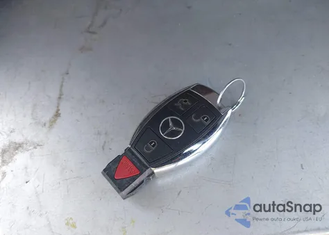 2011 Mercedes-Benz E 550 из США, поврежденный, VIN WDDKK7CF6BF068594